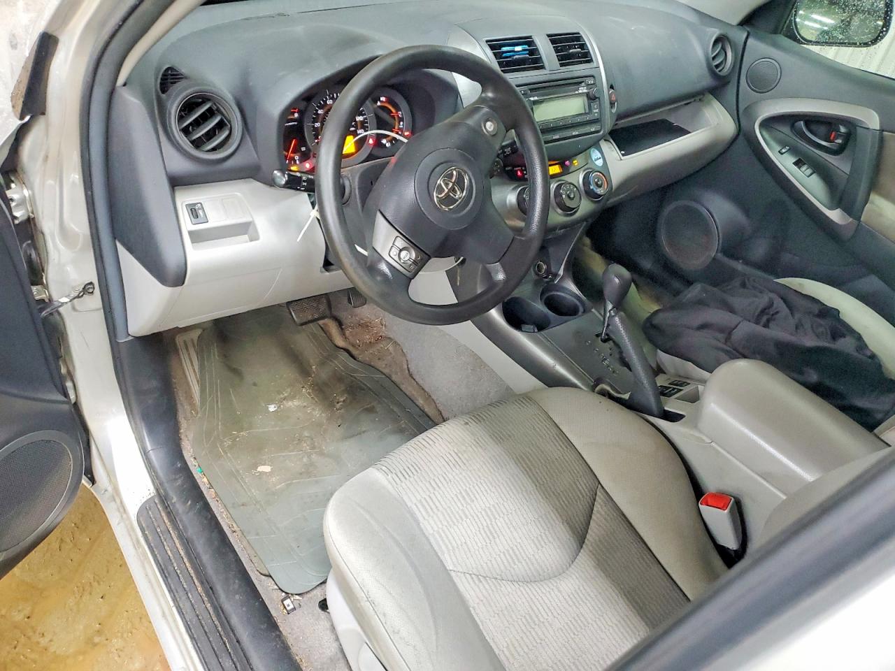 2012 TOYOTA RAV4 BASE photo 15