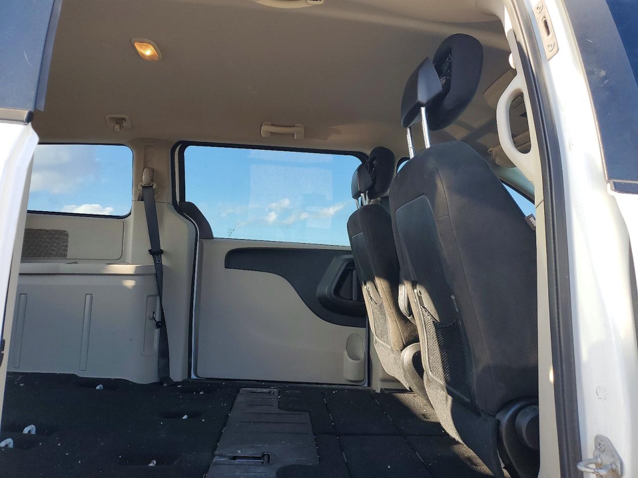 2015 DODGE GRAND CARAVAN SE photo 21