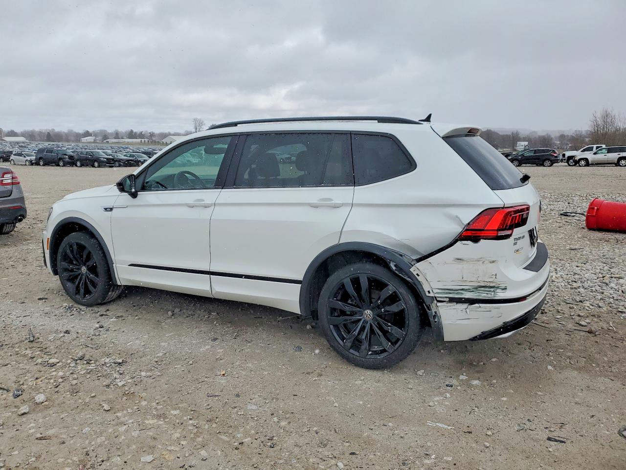 2020 VOLKSWAGEN TIGUAN SE photo 2