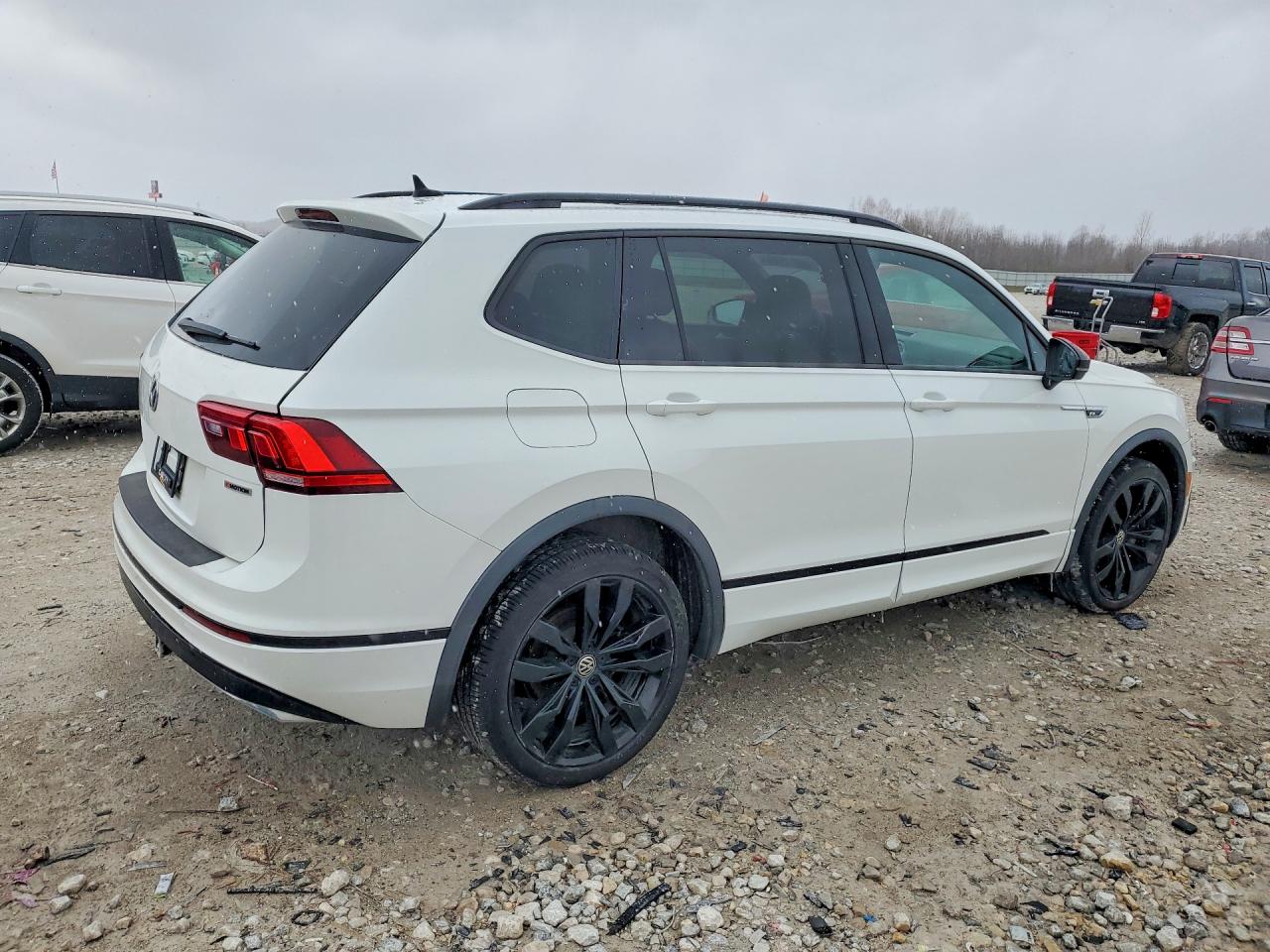 2020 VOLKSWAGEN TIGUAN SE photo 3
