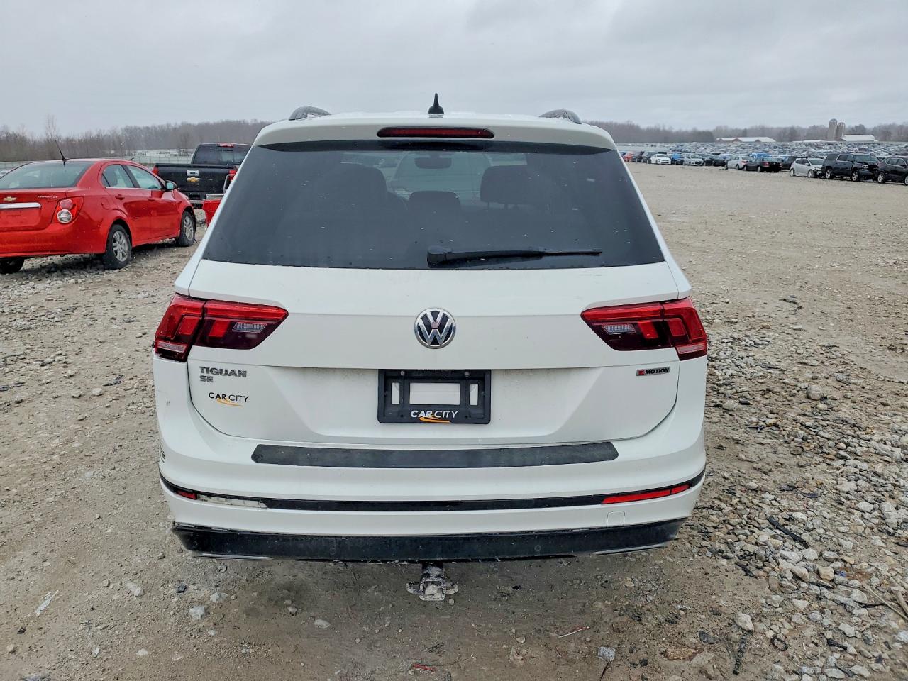 2020 VOLKSWAGEN TIGUAN SE photo 6
