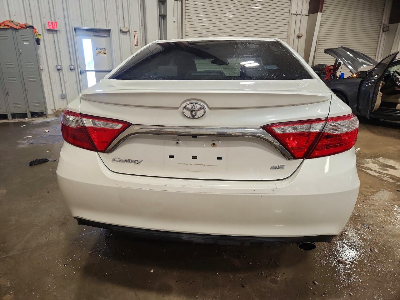 2017 TOYOTA CAMRY SE photo 6