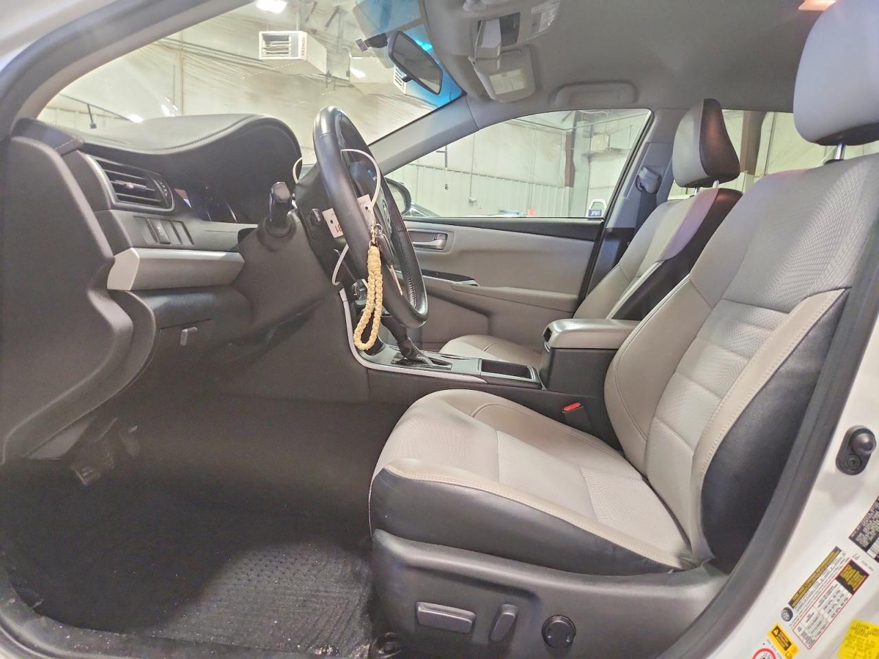 2017 TOYOTA CAMRY SE photo 7