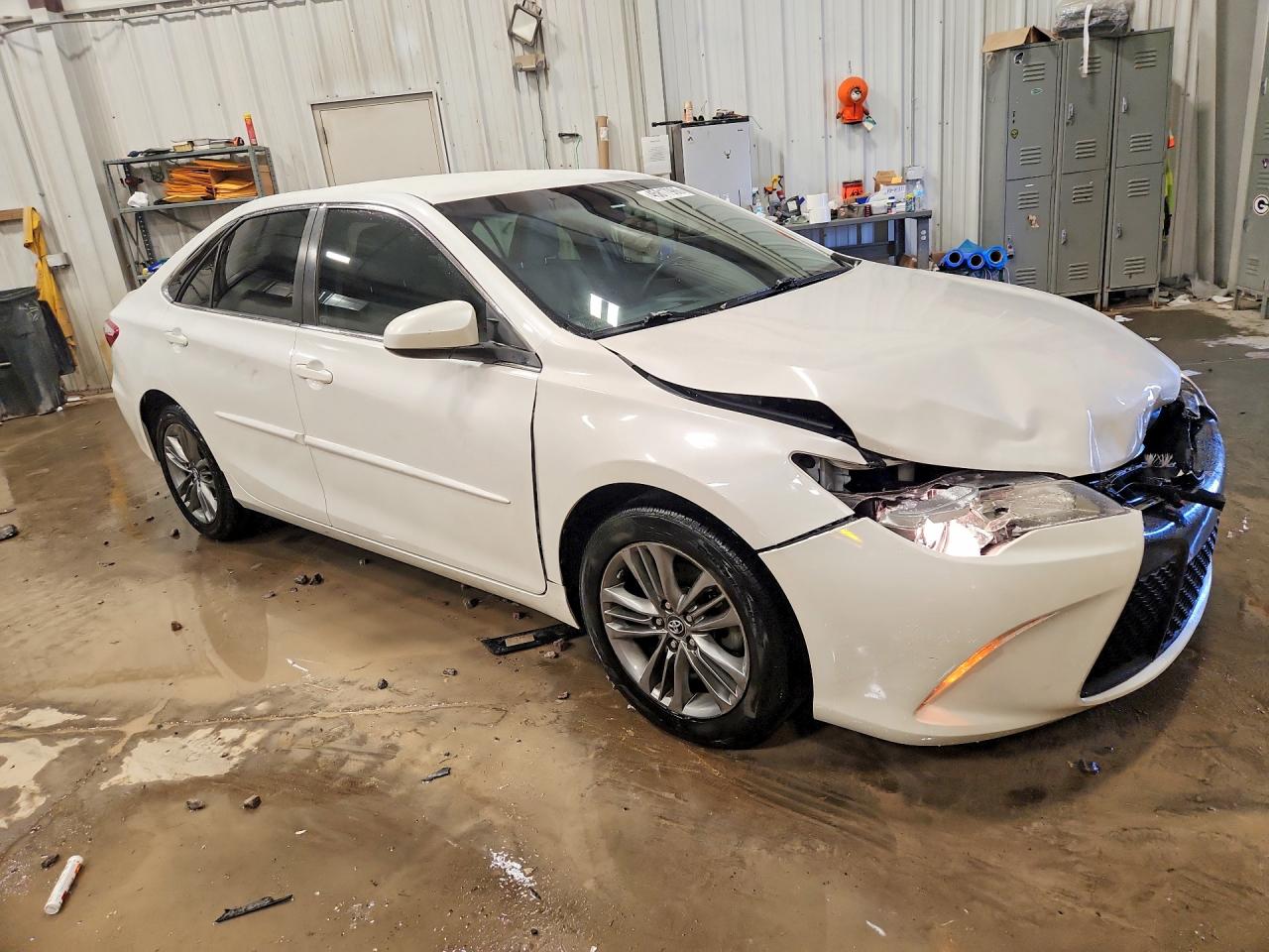 2017 TOYOTA CAMRY SE photo 4