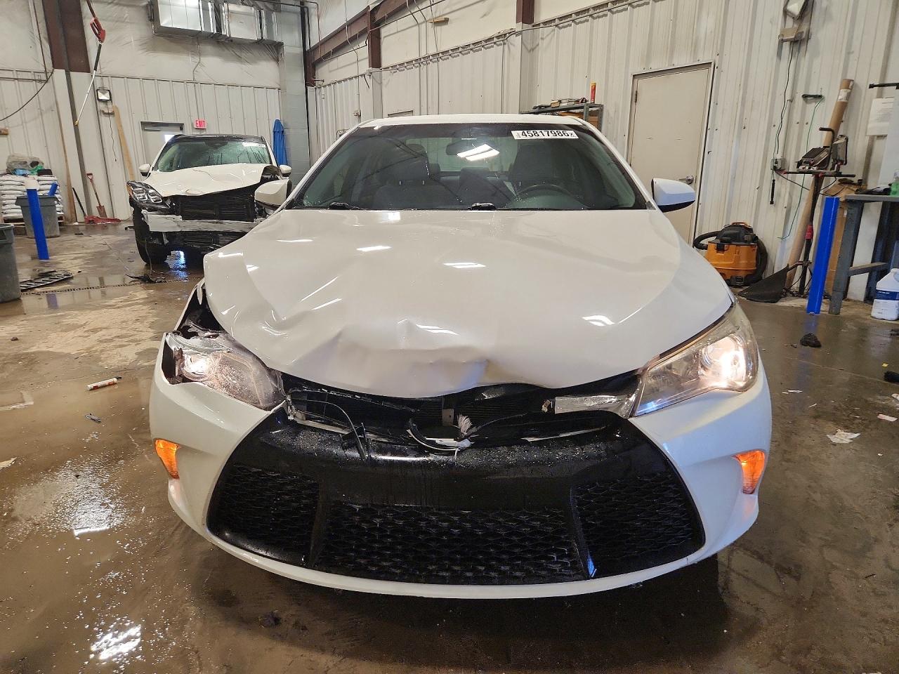 2017 TOYOTA CAMRY SE photo 5