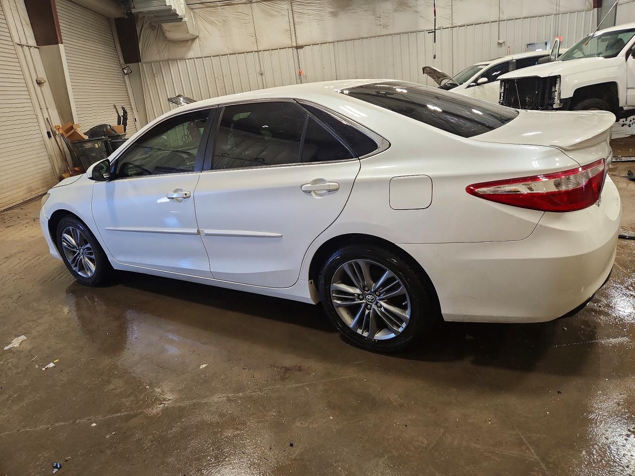 2017 TOYOTA CAMRY SE photo 2
