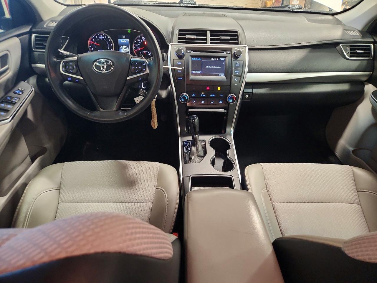 2017 TOYOTA CAMRY SE photo 8