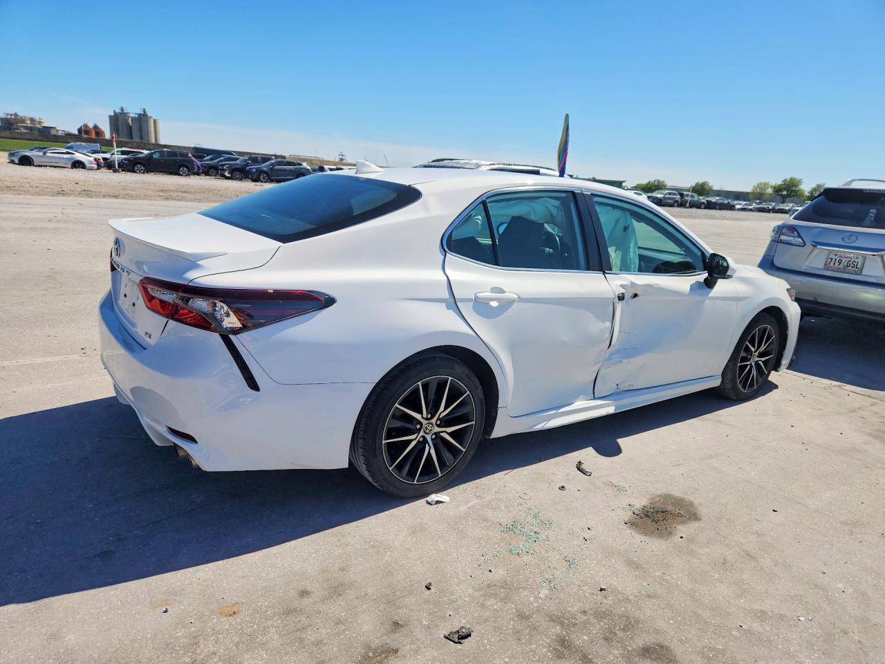 2023 TOYOTA CAMRY SE photo 5