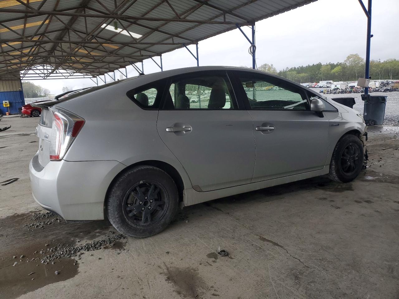 2015 TOYOTA PRIUS TWO photo 3