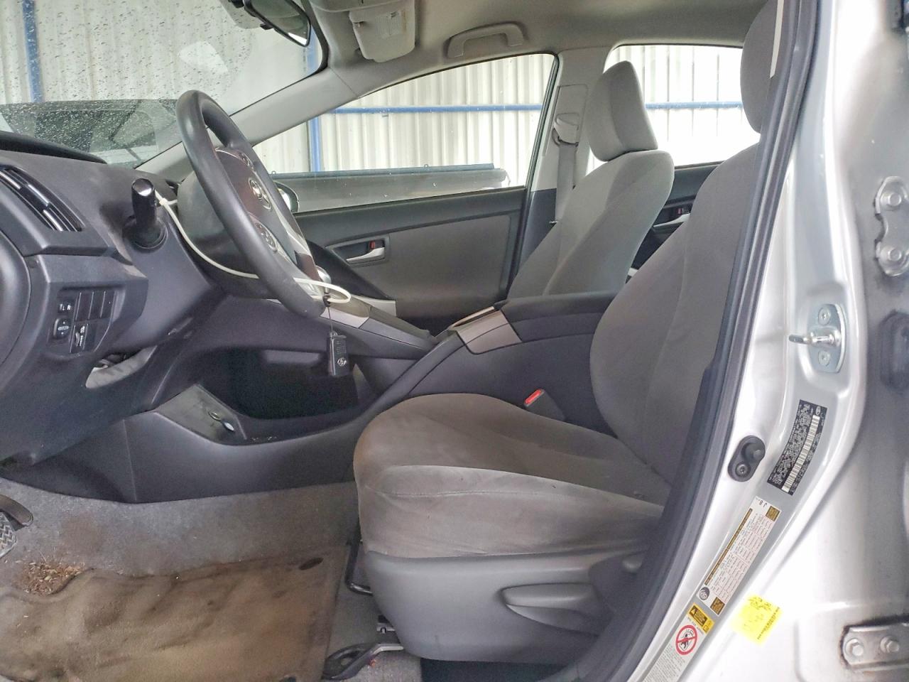 2015 TOYOTA PRIUS TWO photo 7
