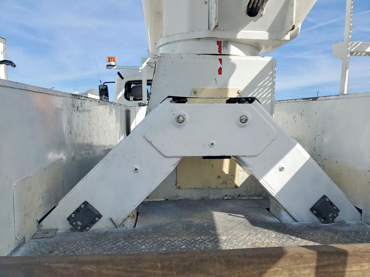 2018 FREIGHTLINER BUSINESS CLASS M2 BUCKET TRUCK photo 6