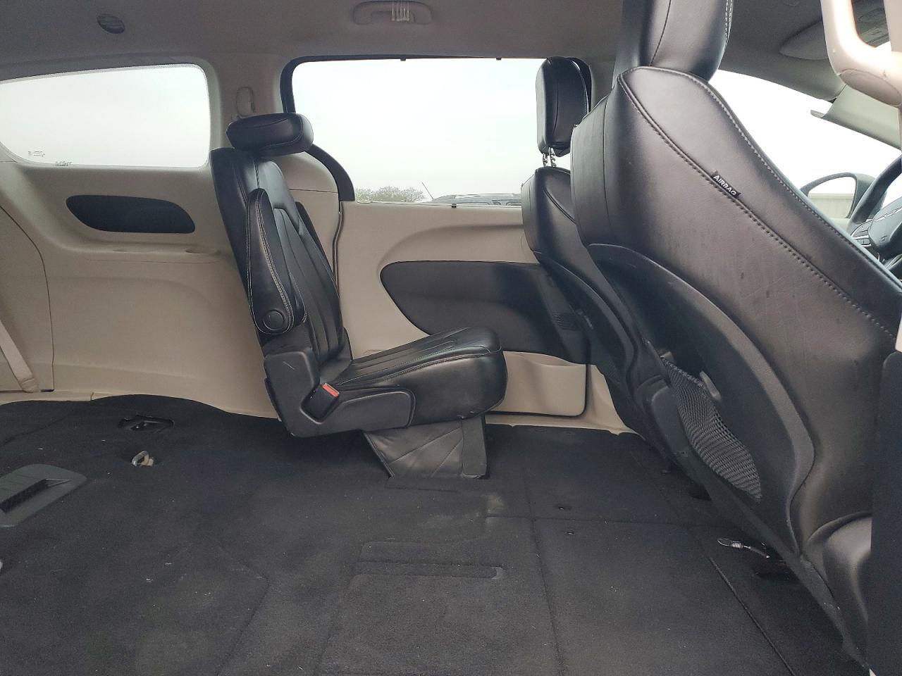 2021 CHRYSLER VOYAGER LXI photo 21