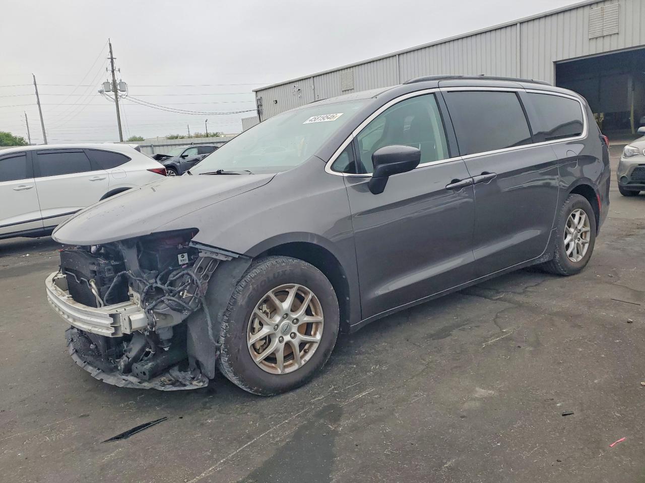 2021 CHRYSLER VOYAGER