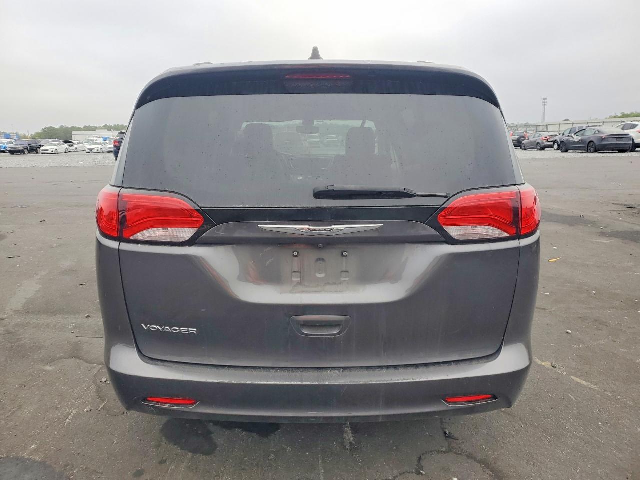 2021 CHRYSLER VOYAGER LXI photo 11