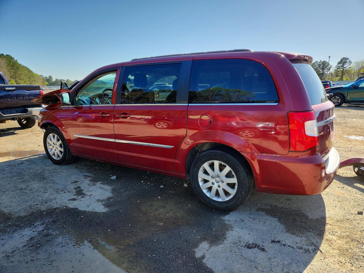 2015 CHRYSLER TOWN & COUNTRY TOURING photo 2