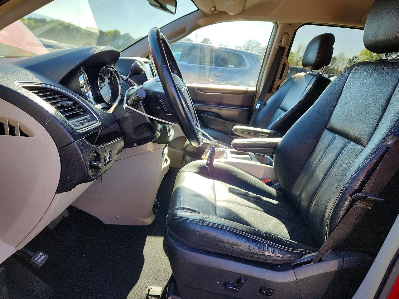 2015 CHRYSLER TOWN & COUNTRY TOURING photo 7