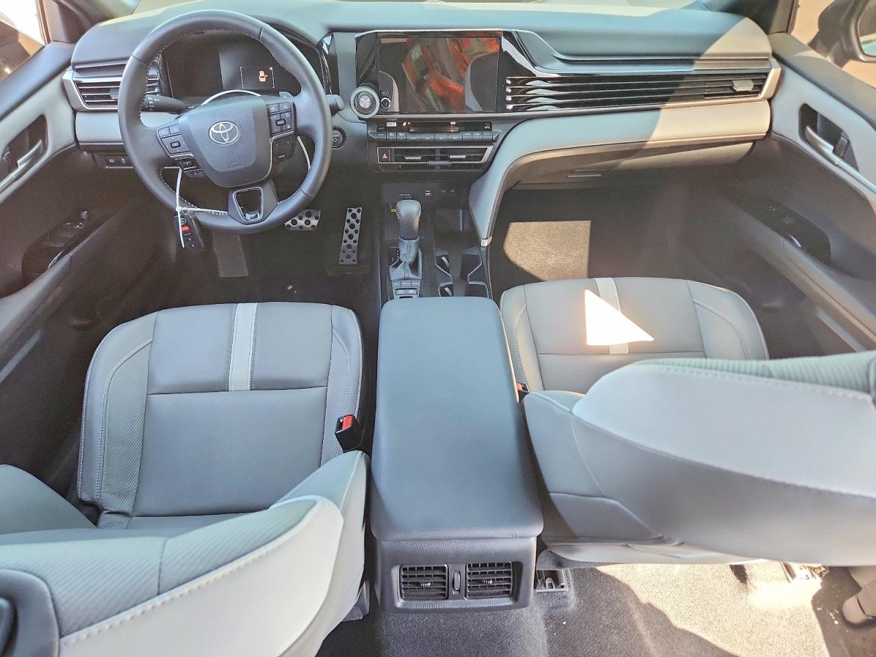 2025 TOYOTA CAMRY SE photo 8