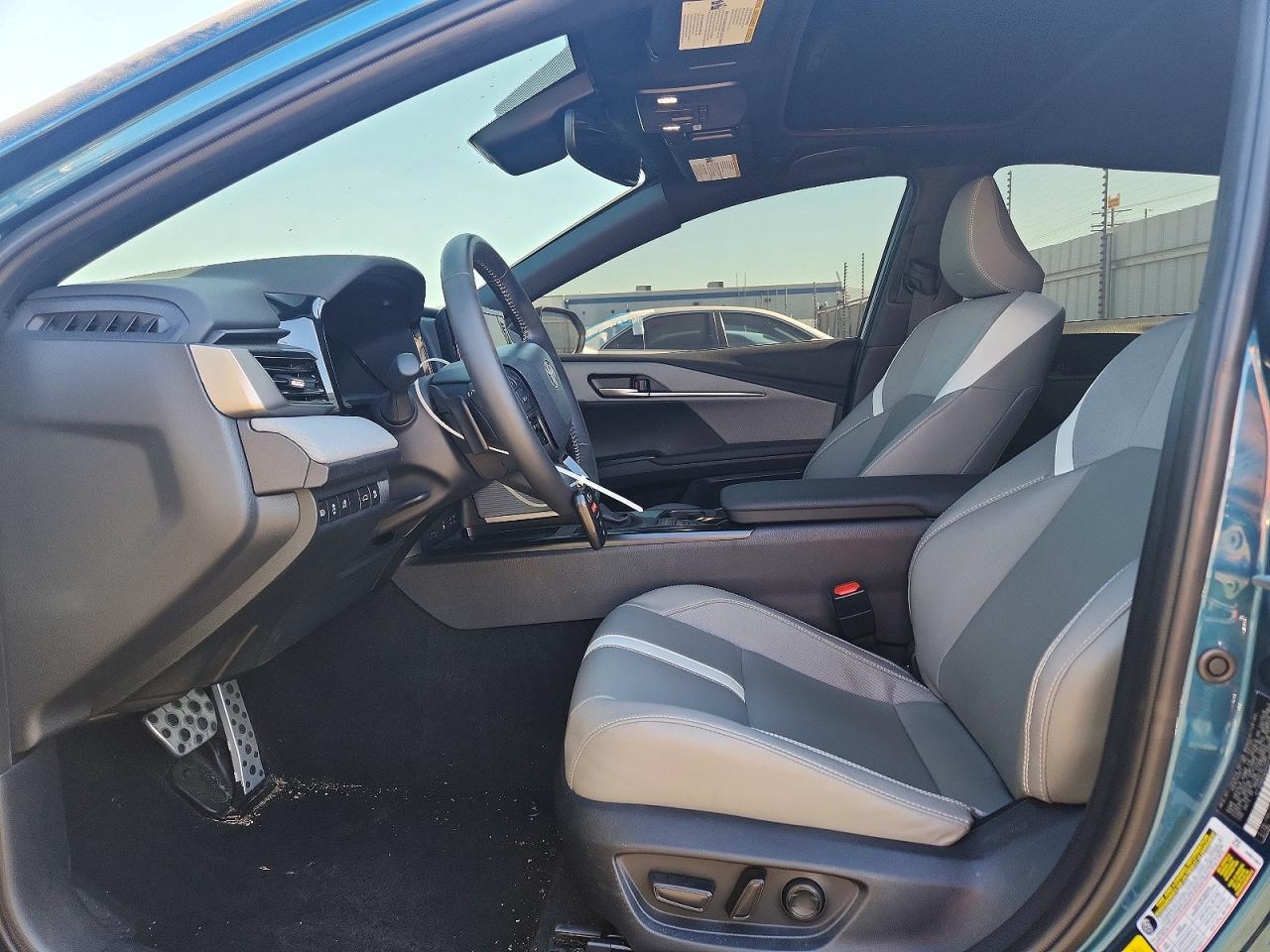 2025 TOYOTA CAMRY SE photo 7