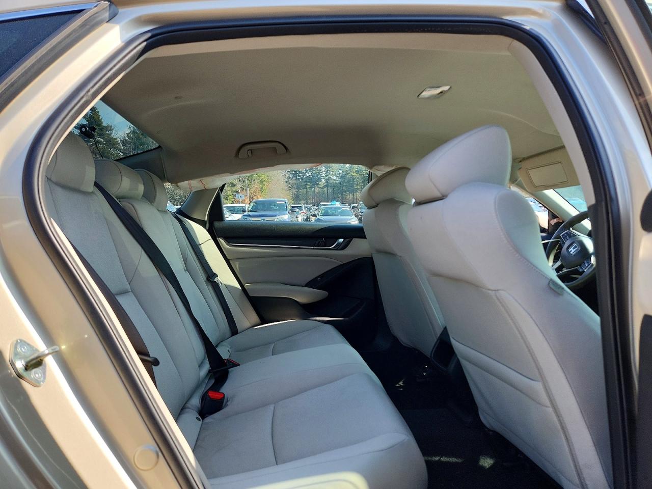 2018 HONDA ACCORD LX photo 10