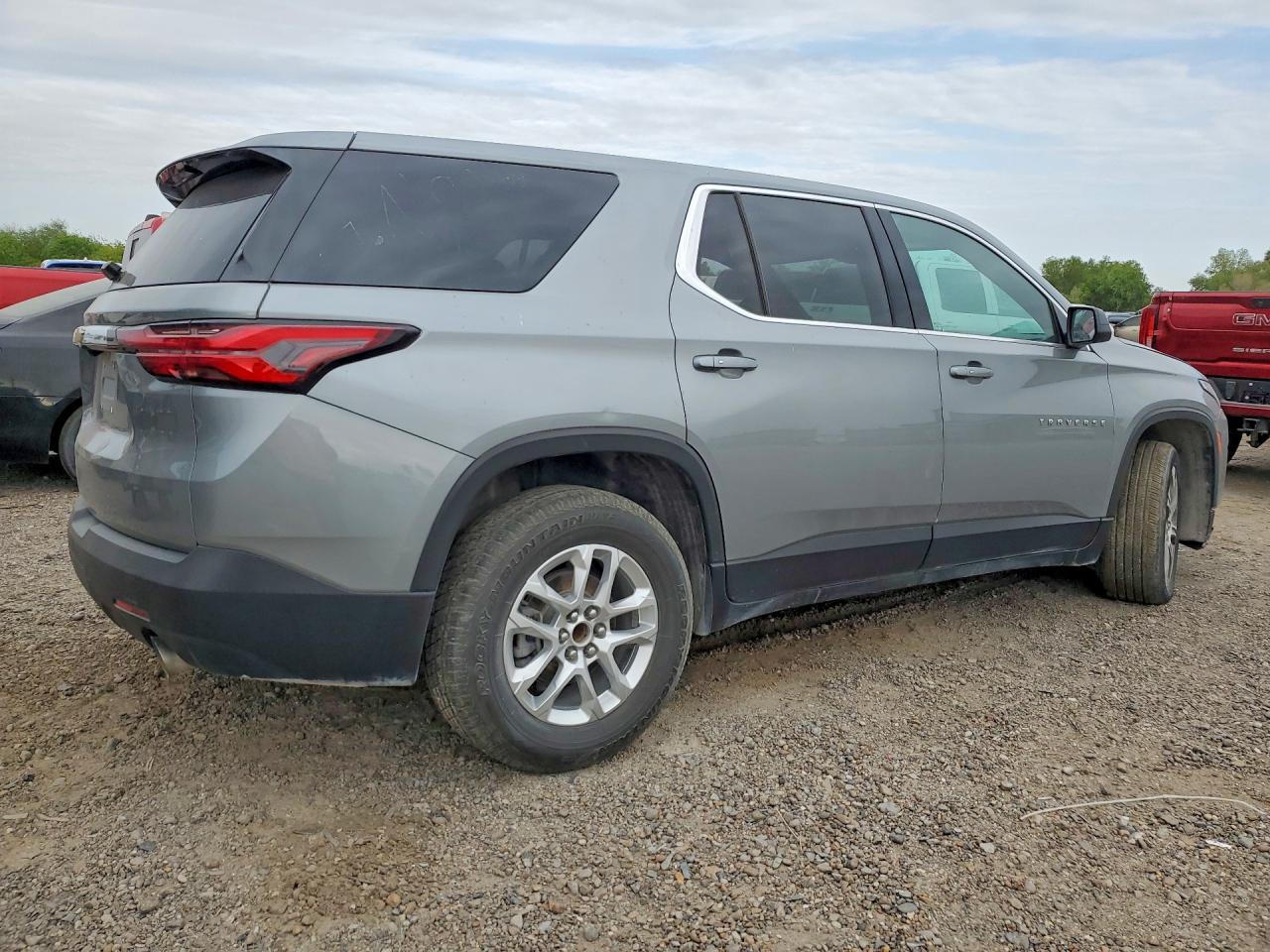 2023 CHEVROLET TRAVERSE LS photo 7