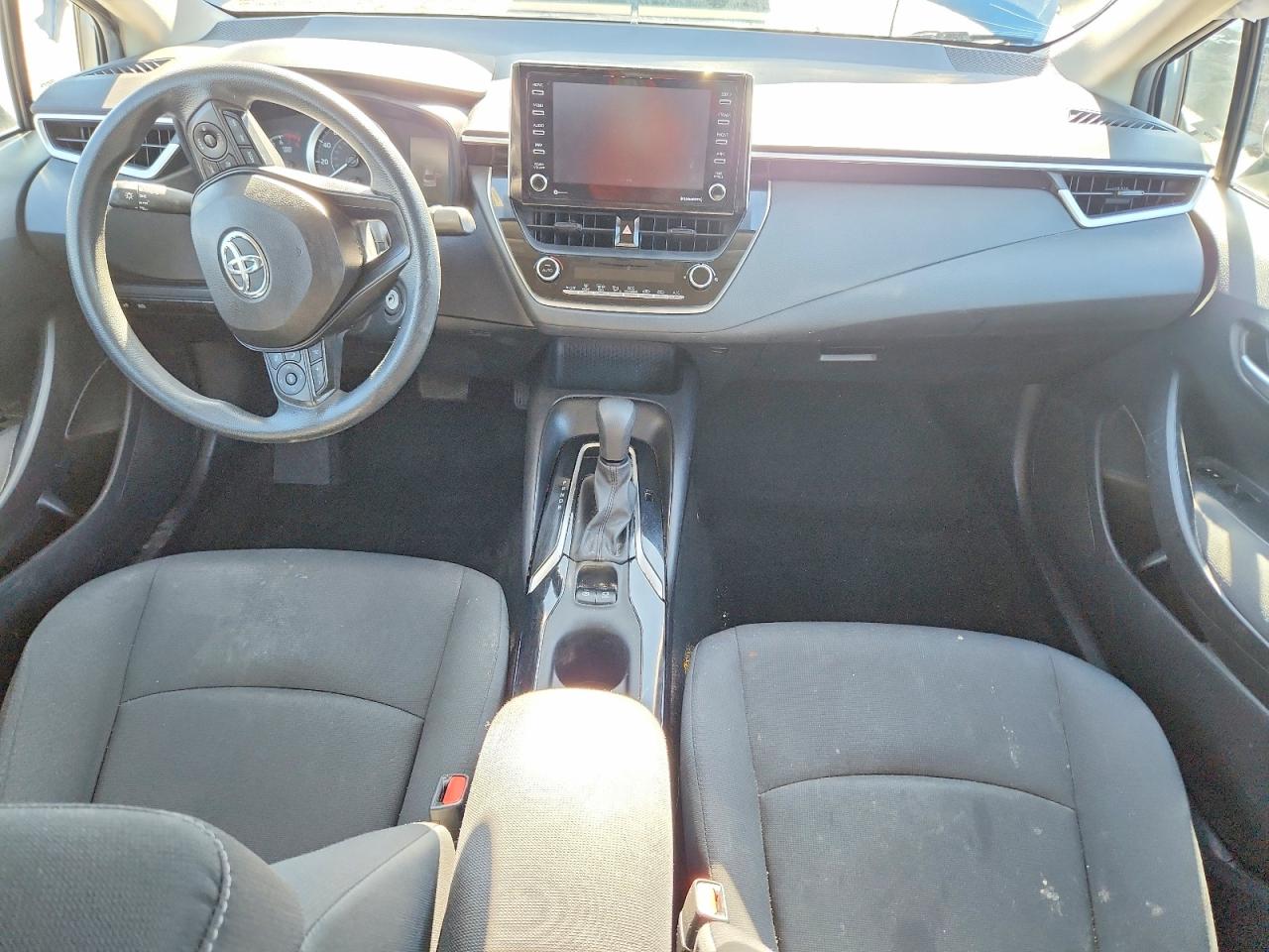 2021 TOYOTA COROLLA LE photo 8