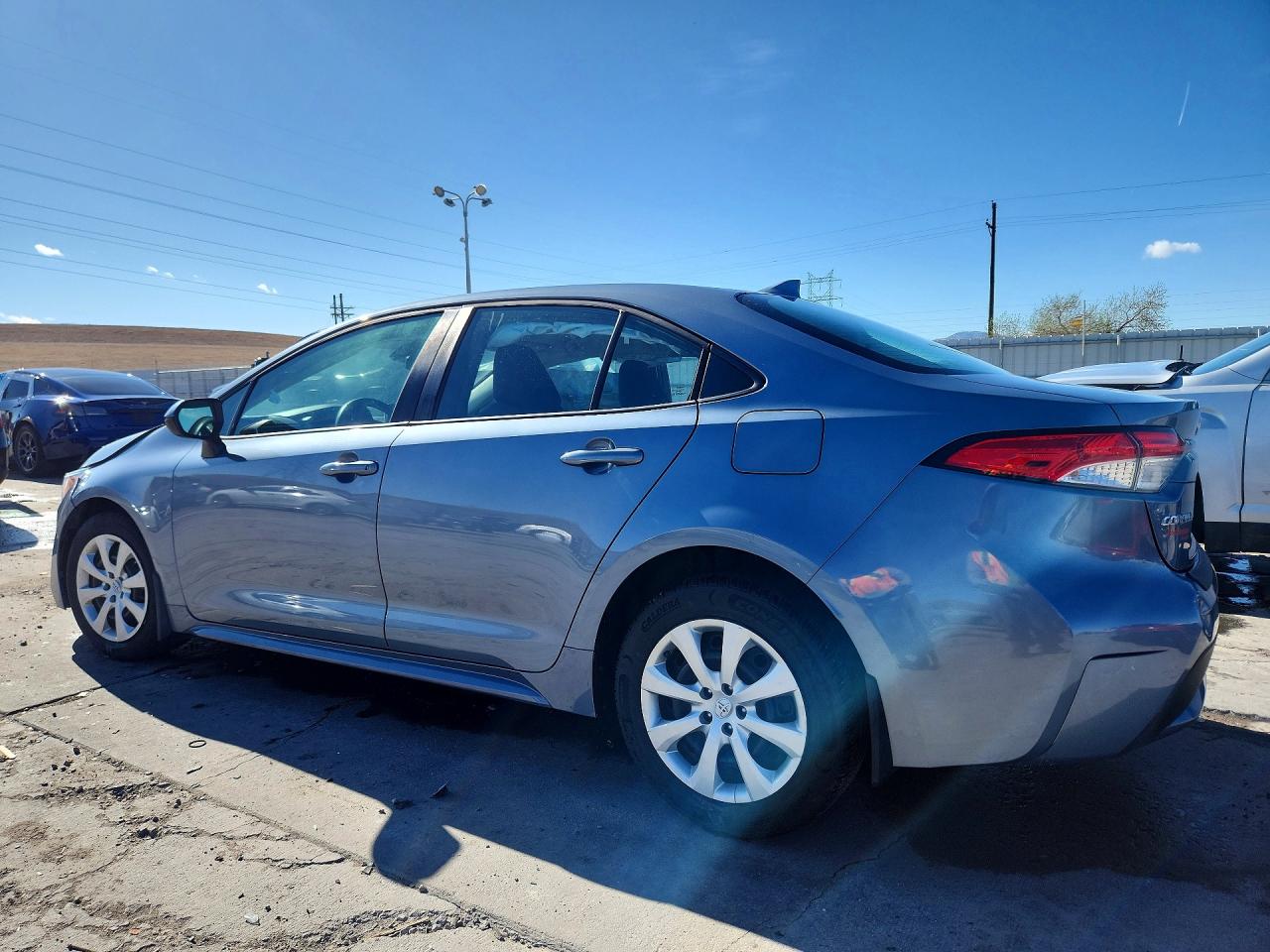 2021 TOYOTA COROLLA LE photo 2