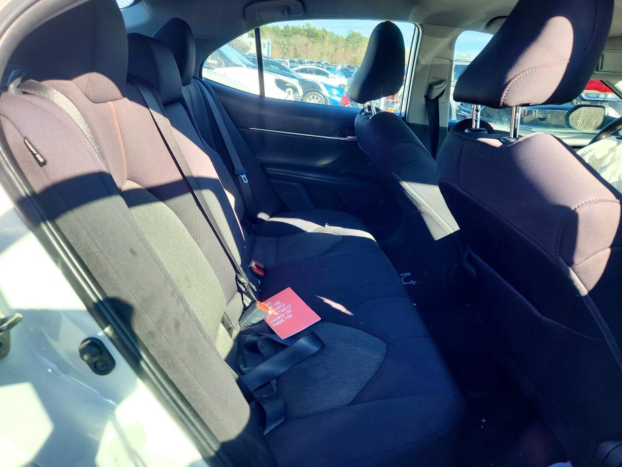2020 TOYOTA CAMRY LE photo 10