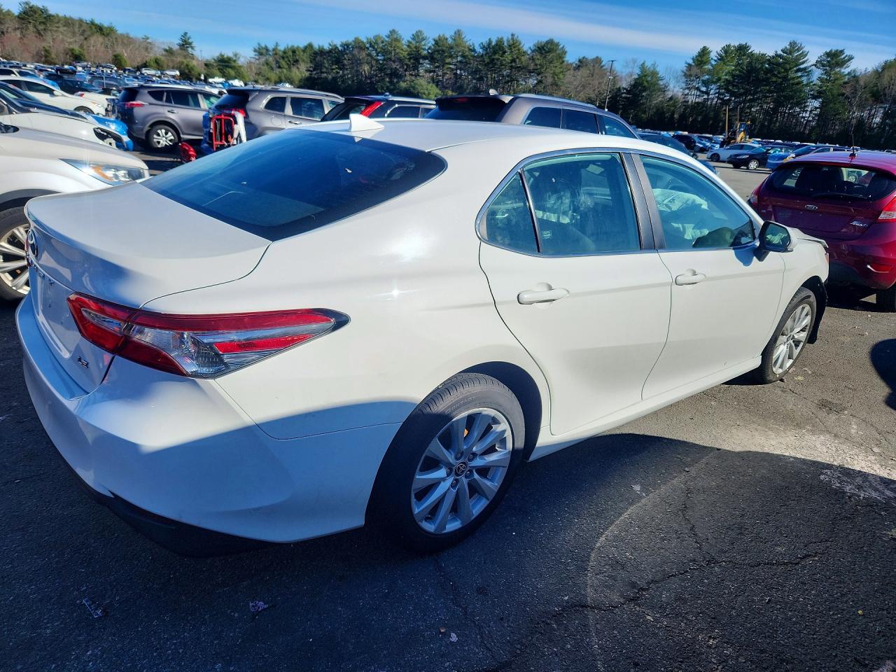 2020 TOYOTA CAMRY LE photo 3