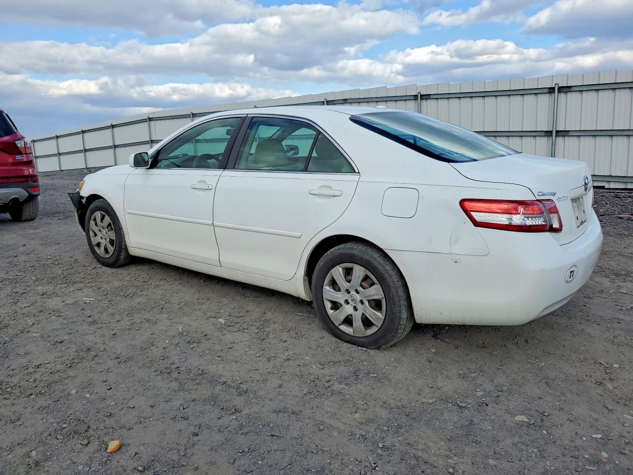 2011 TOYOTA CAMRY LE photo 2