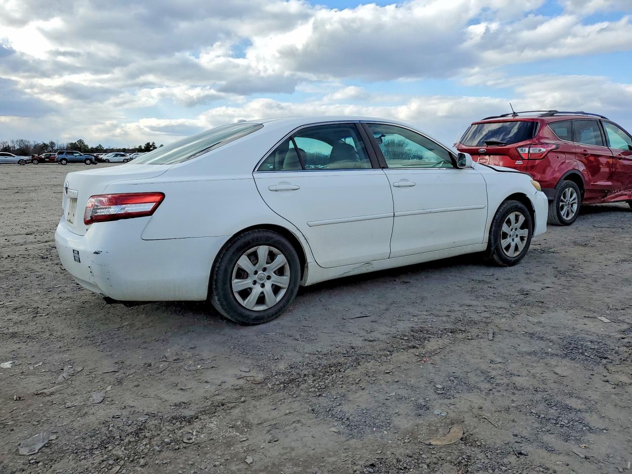 2011 TOYOTA CAMRY LE photo 3