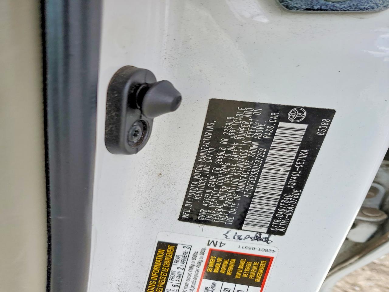 2011 TOYOTA CAMRY LE photo 12