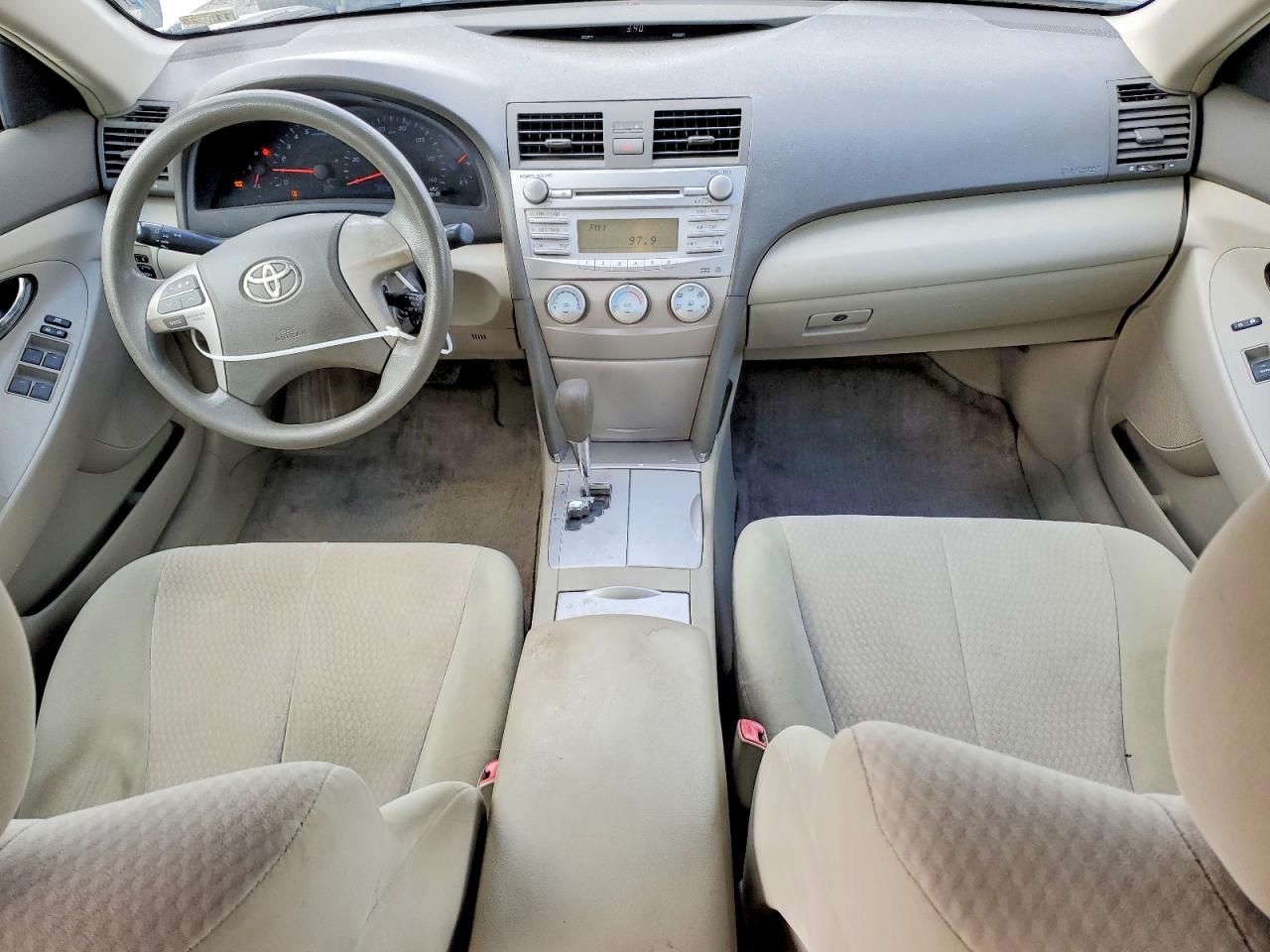 2011 TOYOTA CAMRY LE photo 8