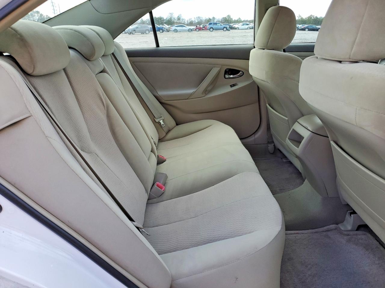 2011 TOYOTA CAMRY LE photo 10