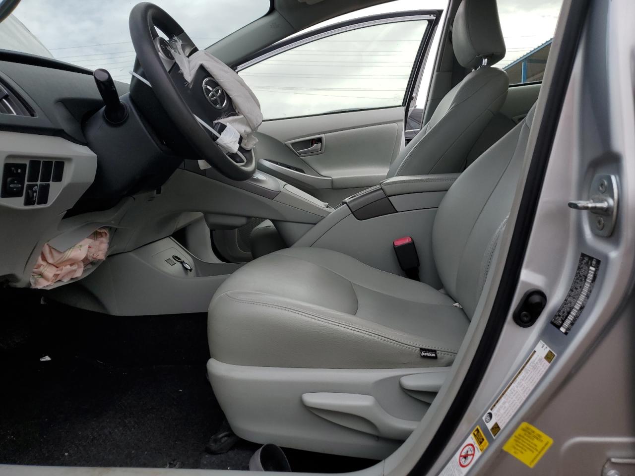 2013 TOYOTA PRIUS photo 13