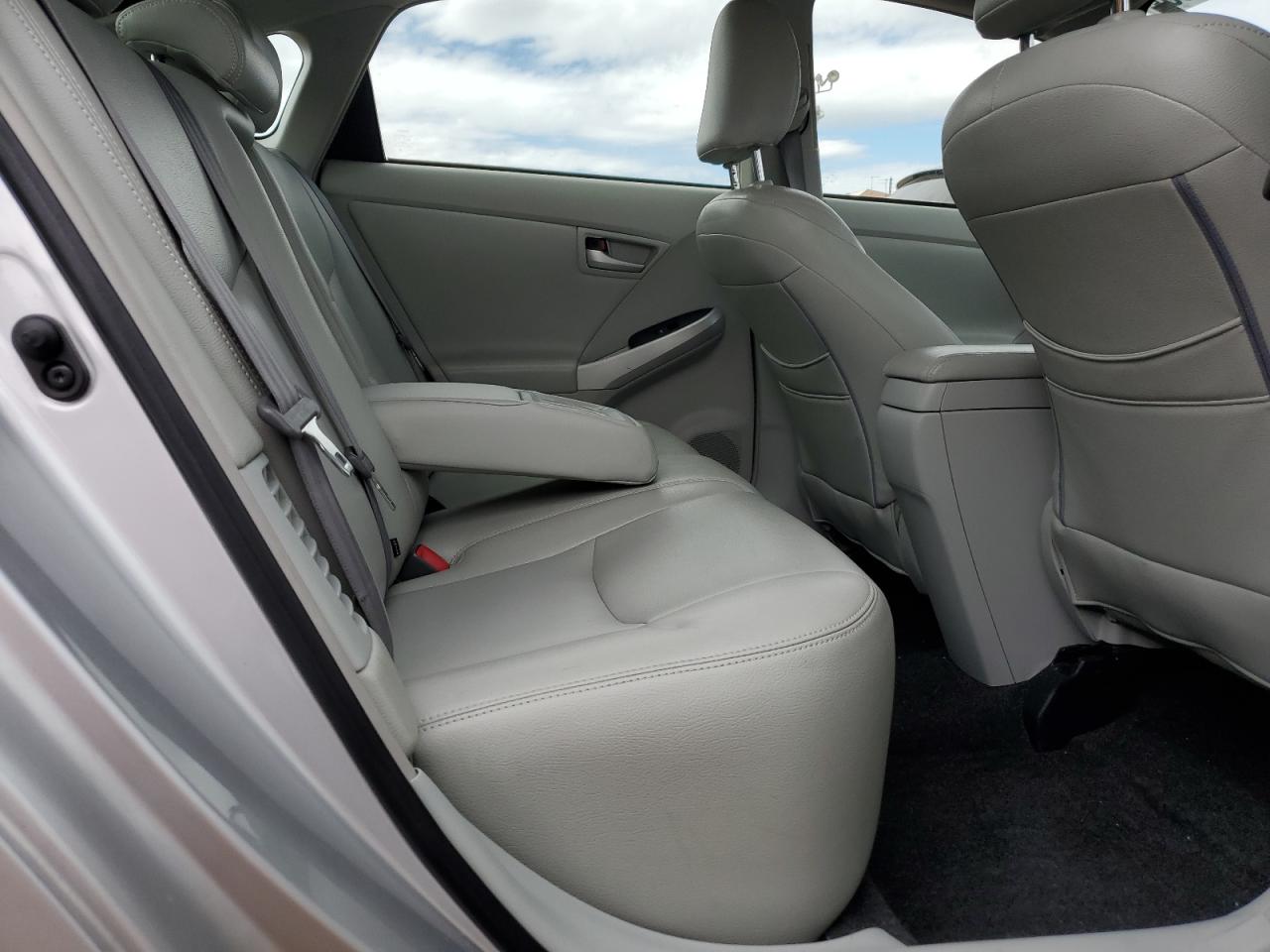 2013 TOYOTA PRIUS photo 19