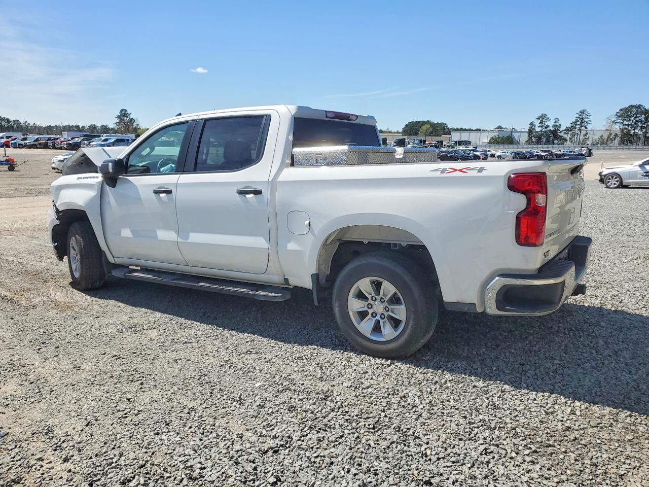 2024 CHEVROLET SILVERADO K1500 photo 3