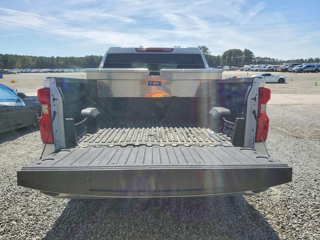 2024 CHEVROLET SILVERADO K1500 photo 11