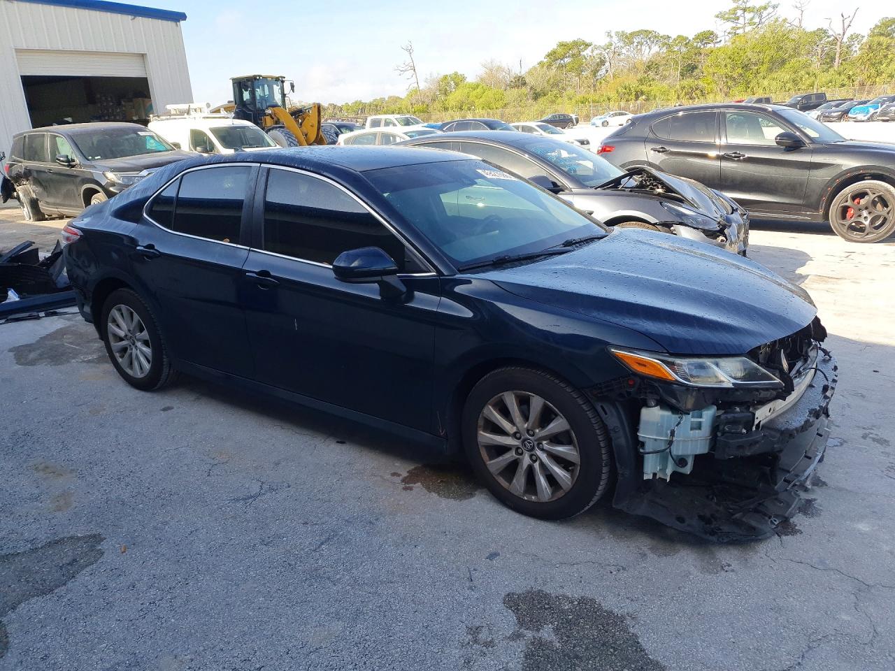 2019 TOYOTA CAMRY LE photo 4