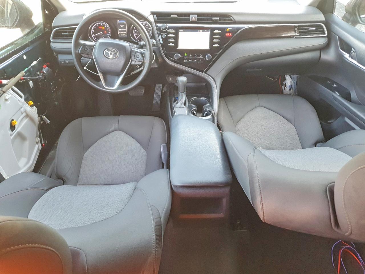 2019 TOYOTA CAMRY LE photo 8