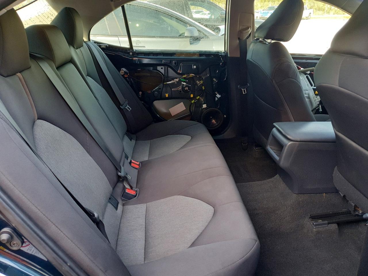 2019 TOYOTA CAMRY LE photo 10