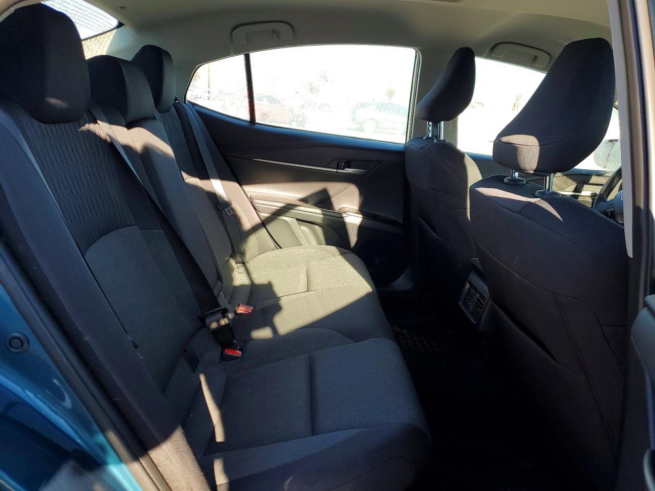 2025 TOYOTA CAMRY LE photo 28