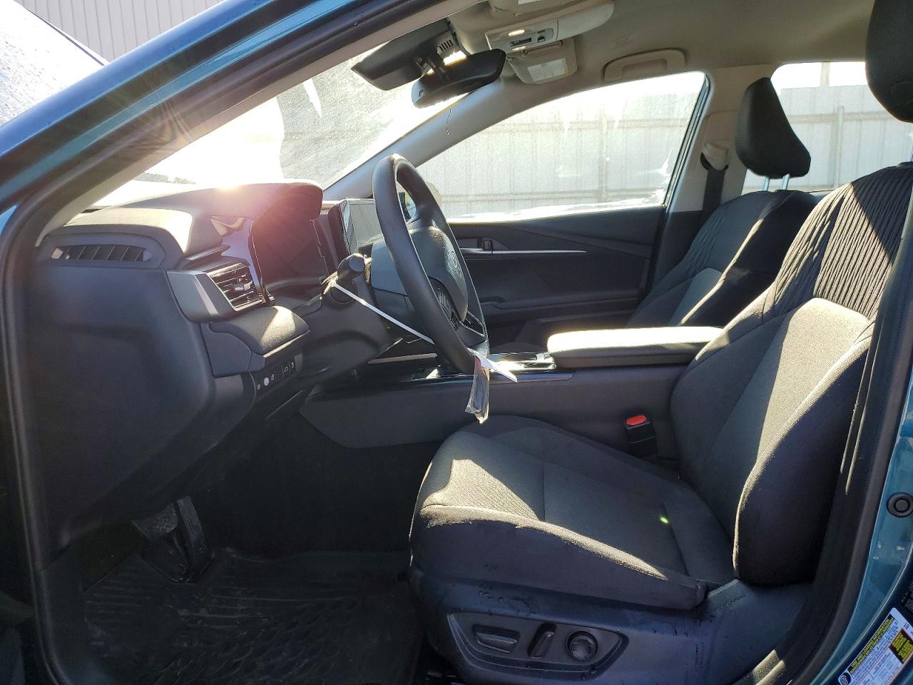2025 TOYOTA CAMRY LE photo 19