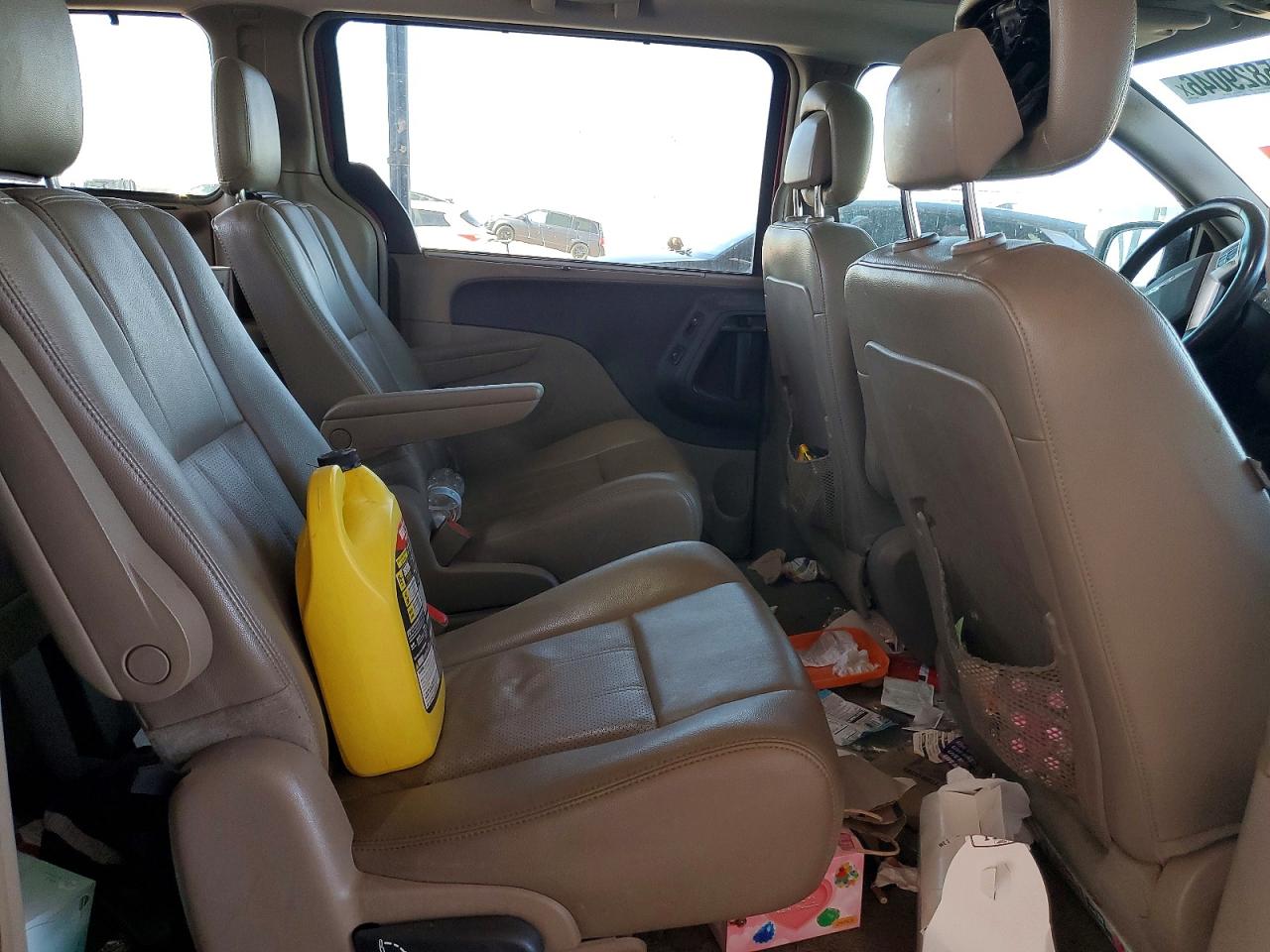 2015 CHRYSLER TOWN & COUNTRY TOURING L photo 28