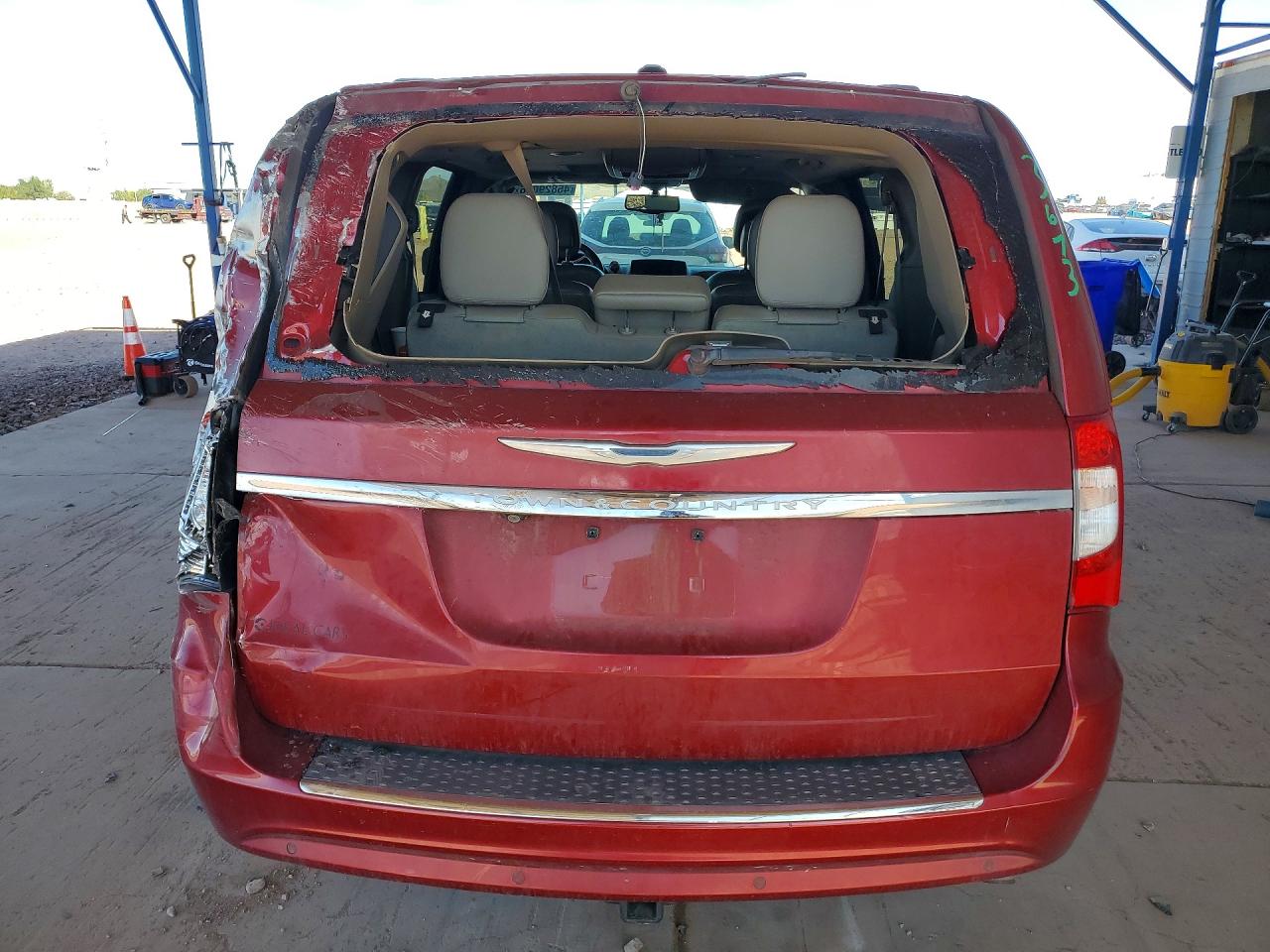 2015 CHRYSLER TOWN & COUNTRY TOURING L photo 16