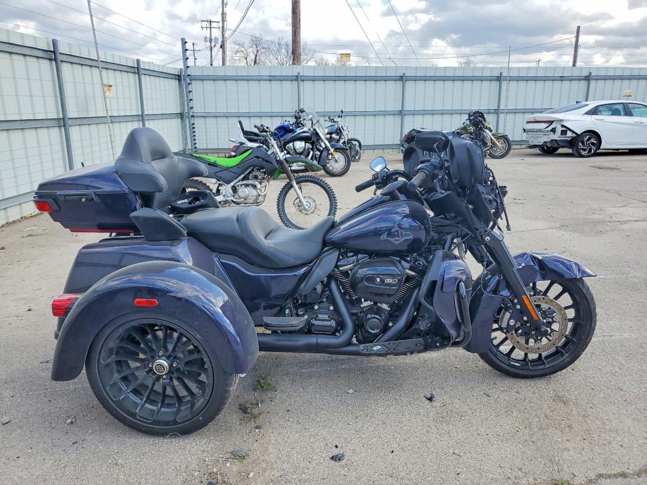 2025 HARLEY-DAVIDSON FLHTCUTG
