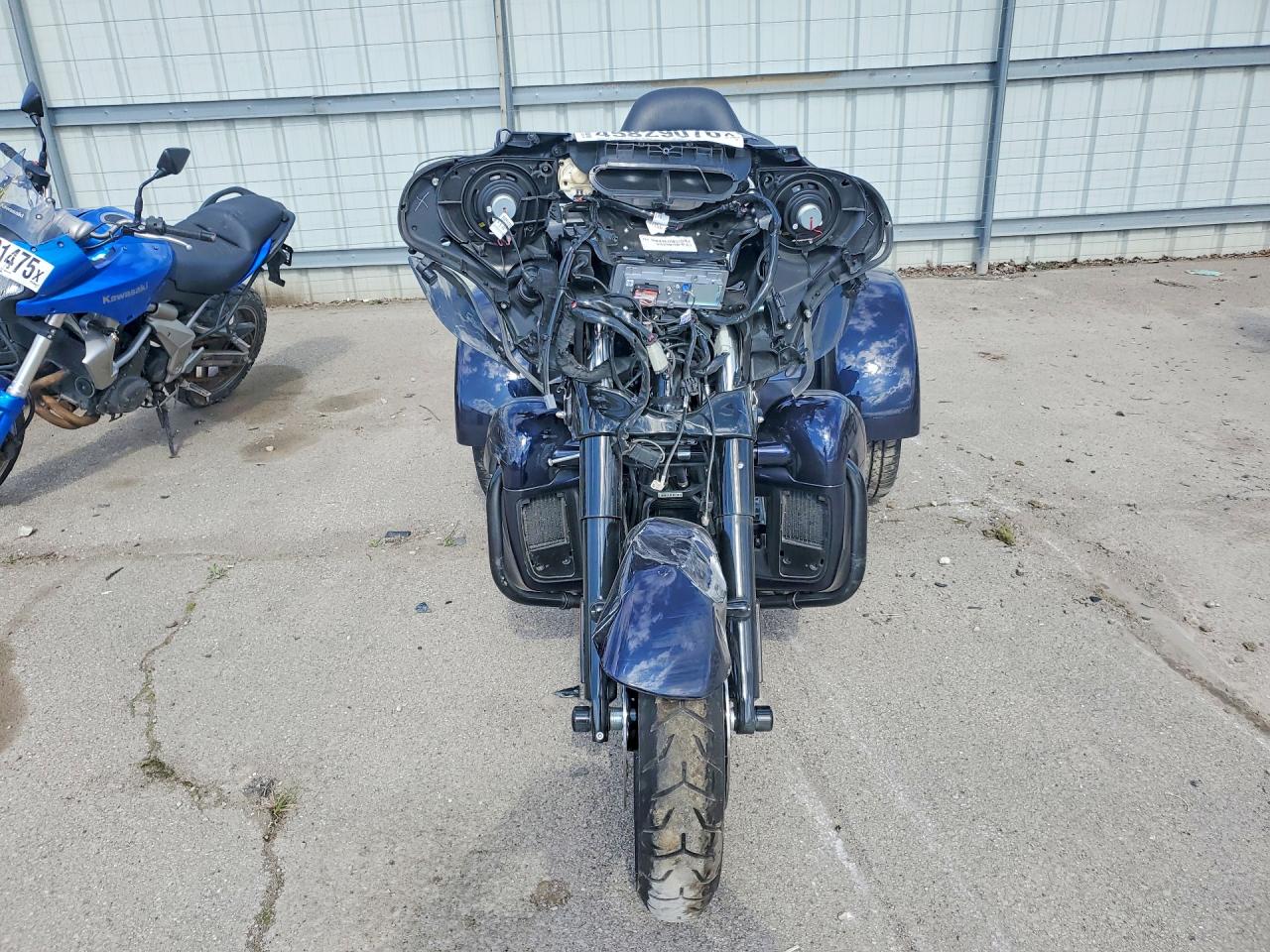 2025 HARLEY-DAVIDSON FLHTCUTG photo 2