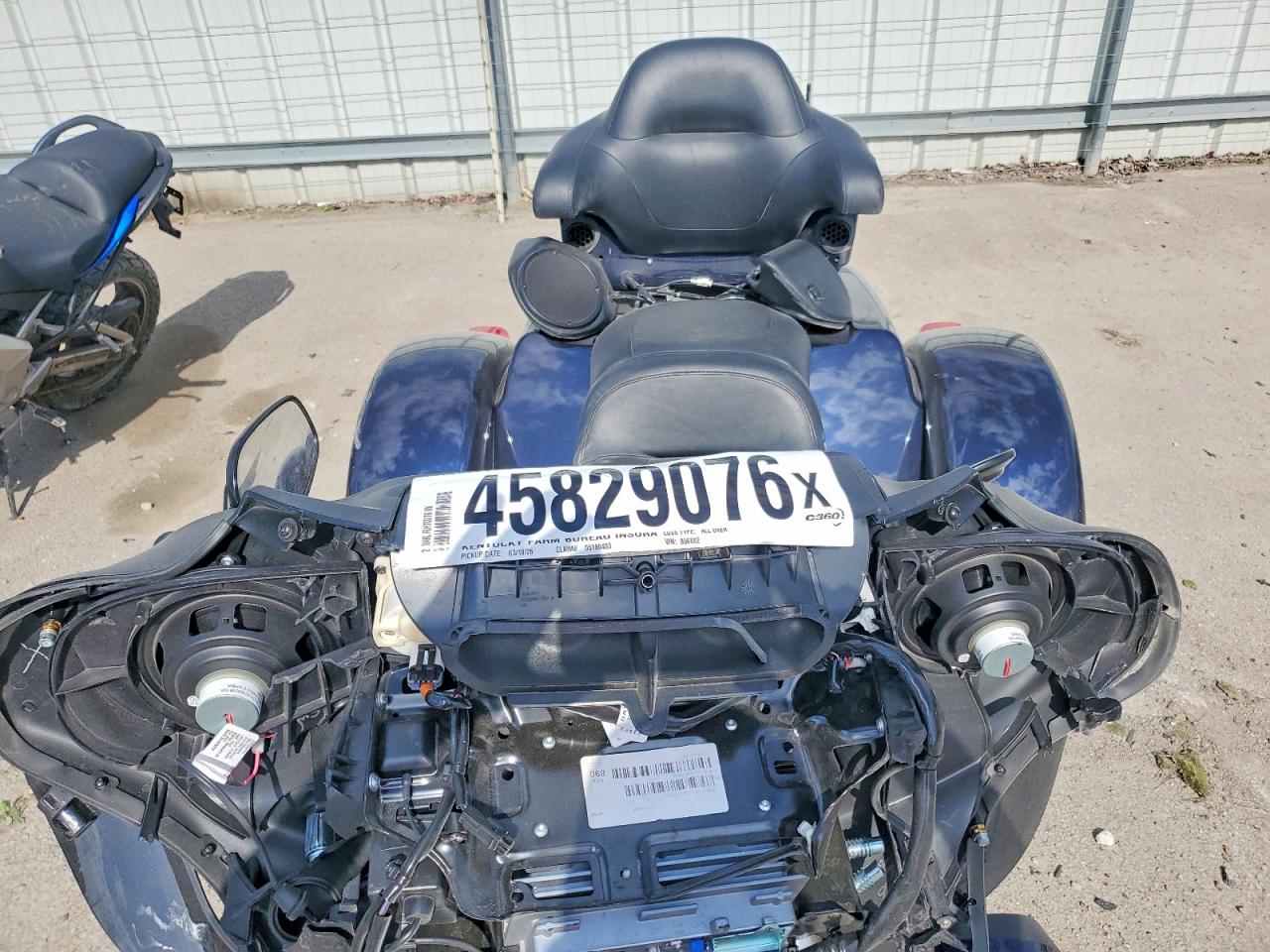 2025 HARLEY-DAVIDSON FLHTCUTG photo 5
