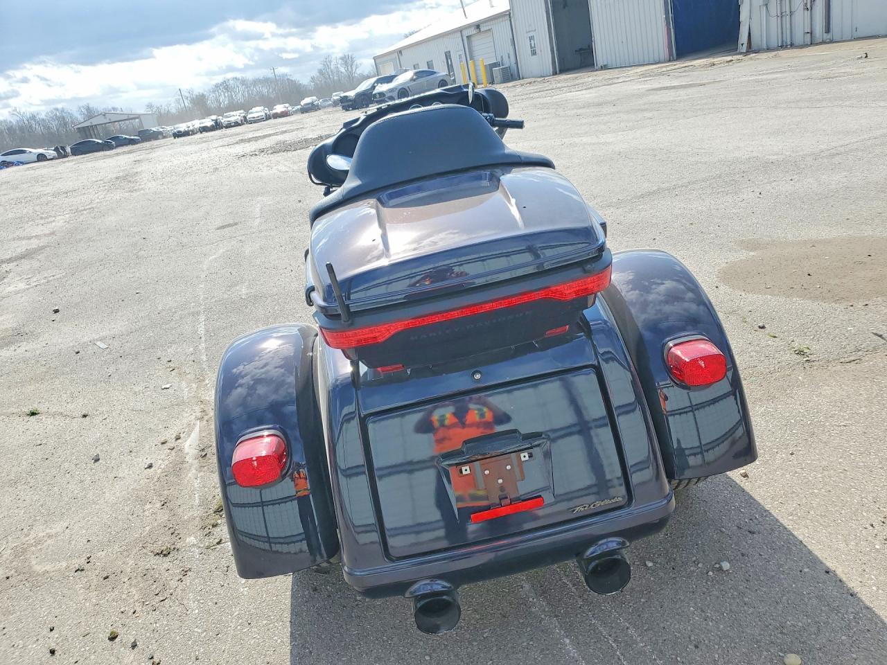 2025 HARLEY-DAVIDSON FLHTCUTG photo 4