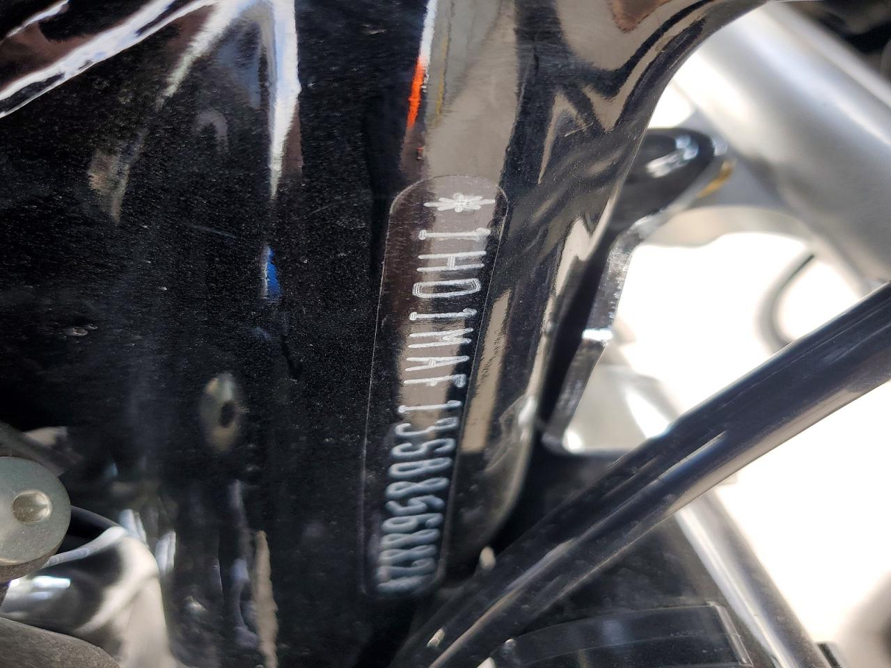 2025 HARLEY-DAVIDSON FLHTCUTG photo 8