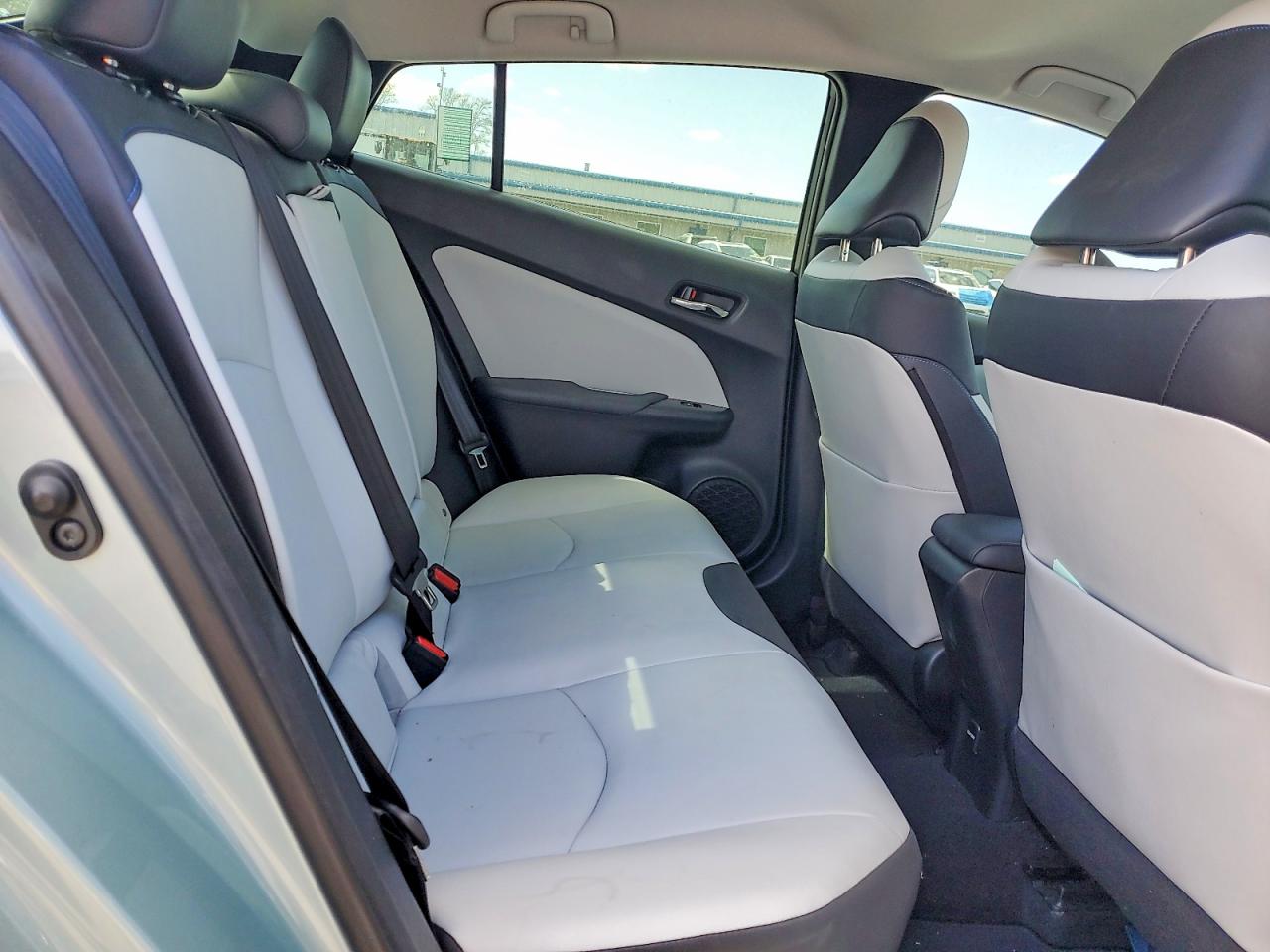 2016 TOYOTA PRIUS FOUR TOURING photo 28